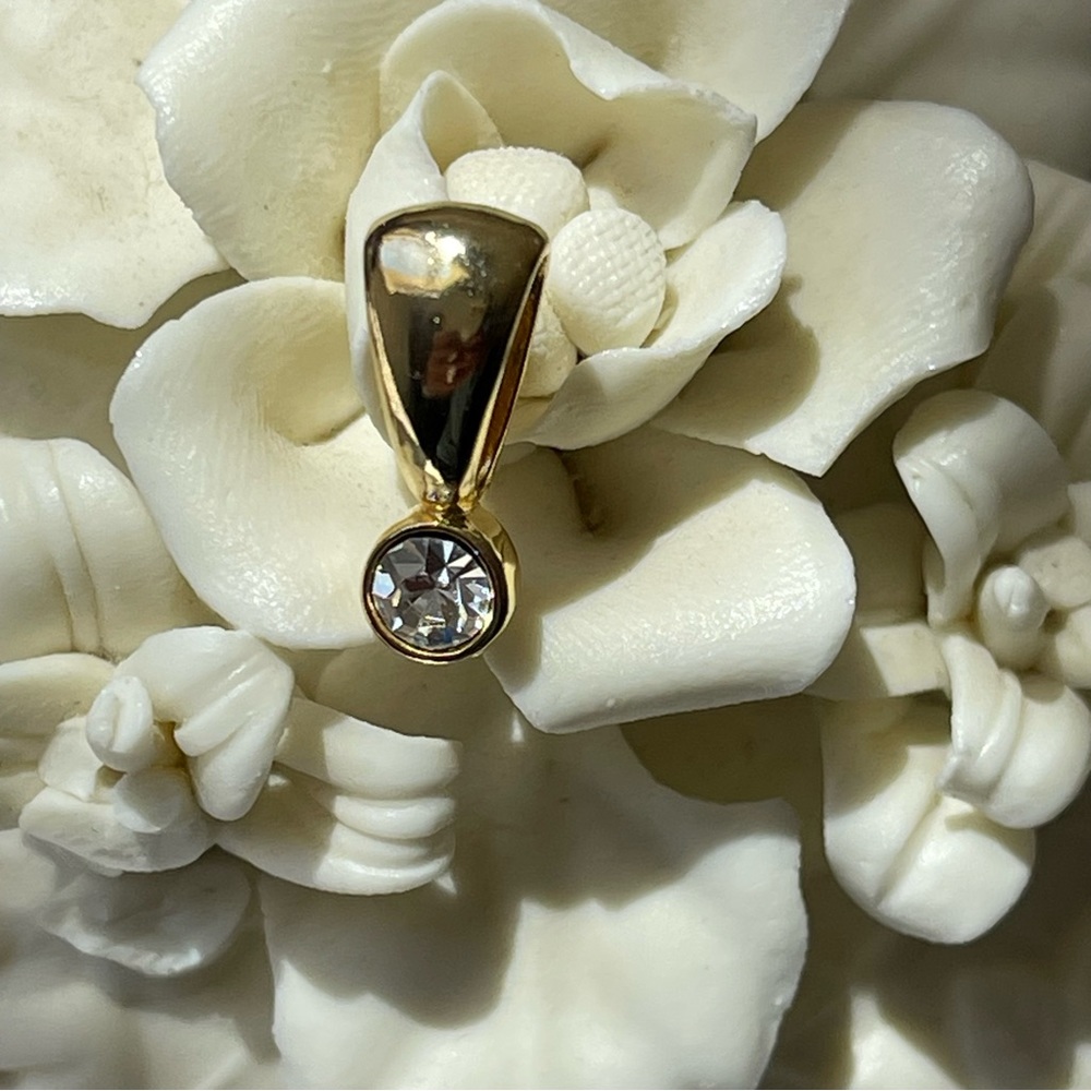 Single Clear Round Crystal Rhinestone in Gold Tone | Pendant Only